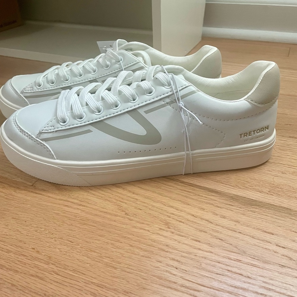 Tretorn Women’s Size 8 Serve White and Gray Sneakers NWT